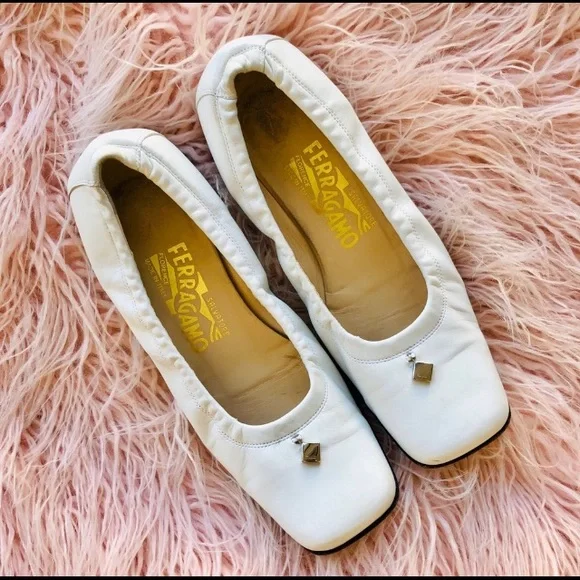 Salvatore Ferragamo flats 💯 percent Authentic - Picture 1 of 6